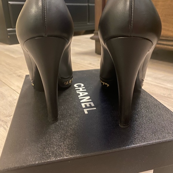 Chanel heels like new - Picture 6 of 10